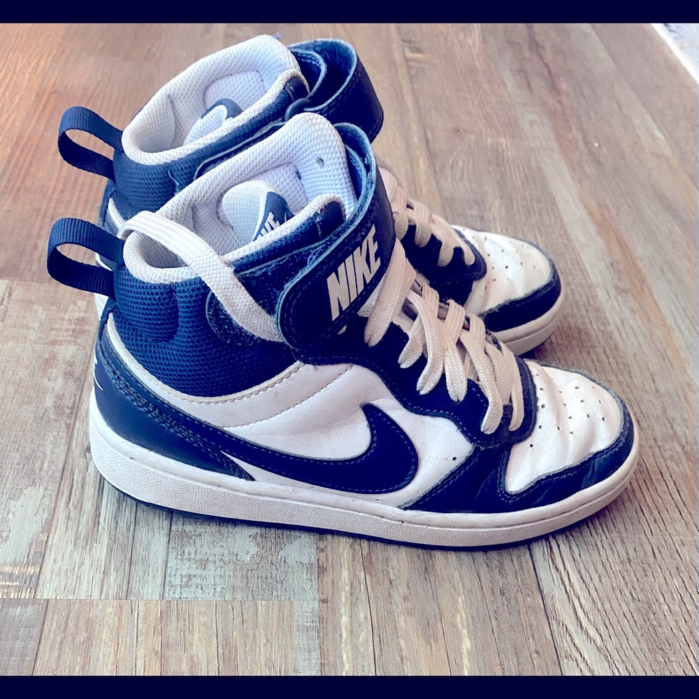Boys Nike Court
